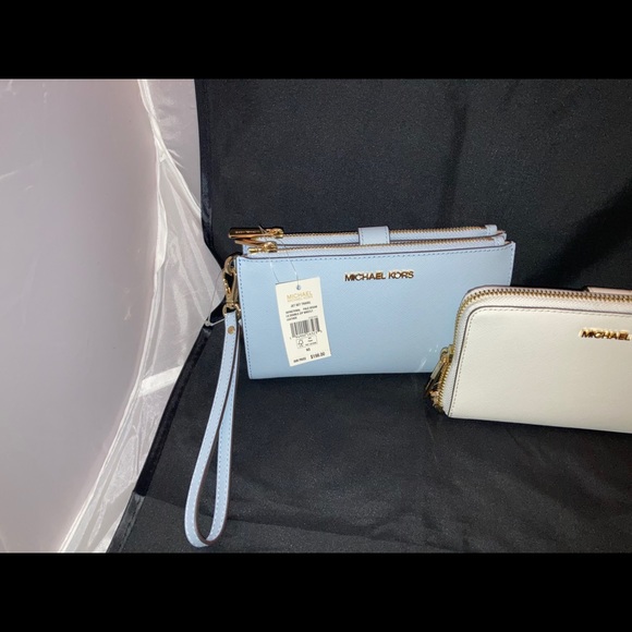 Hand To Hand - Picture 2 of 15